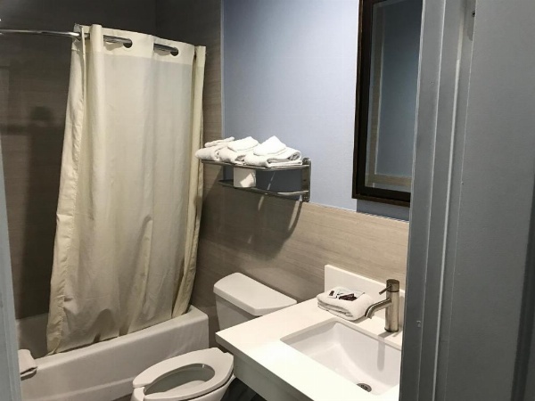 Empire Inn image 14