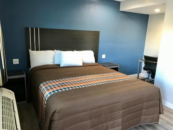 Empire Inn image 22