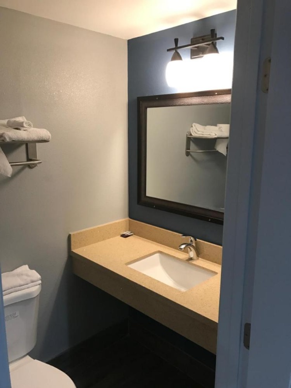 Empire Inn image 27
